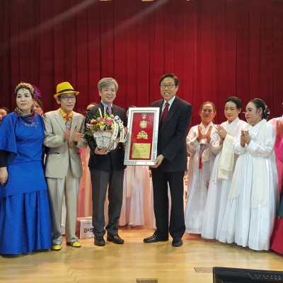 유한봉관장, 대한민국 국민행복공헌대상 전국조직위원회 감사패 수상 이미지