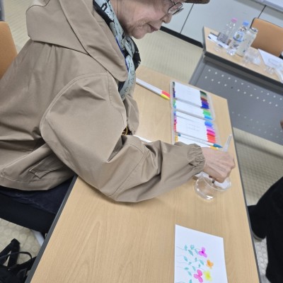 대전광역시노인복지관, 2025 노인맞춤돌봄 특화서비스 집단프로그램 진행, 어르신들과 함께하는 봄내음 그리기 이미지