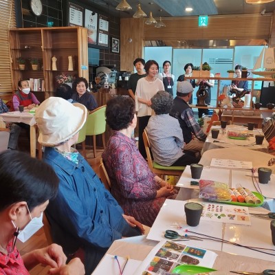 노인맞춤돌봄서비스 평생교육프로그램 자조모임 &#034;평생 배우는 사람들&#034; 진행 이미지