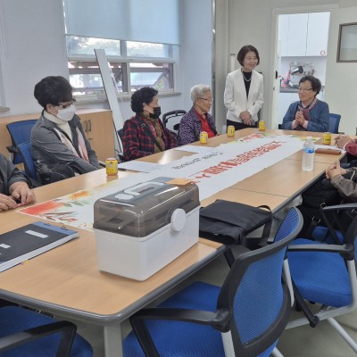 2025년 노인맞춤돌봄 특화서비스 1·2,5 집단 자조모임 이미지