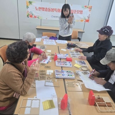 2025년 노인맞춤돌봄 특화서비스 자조모임 &lt;청사초롱 만들기&gt; 이미지